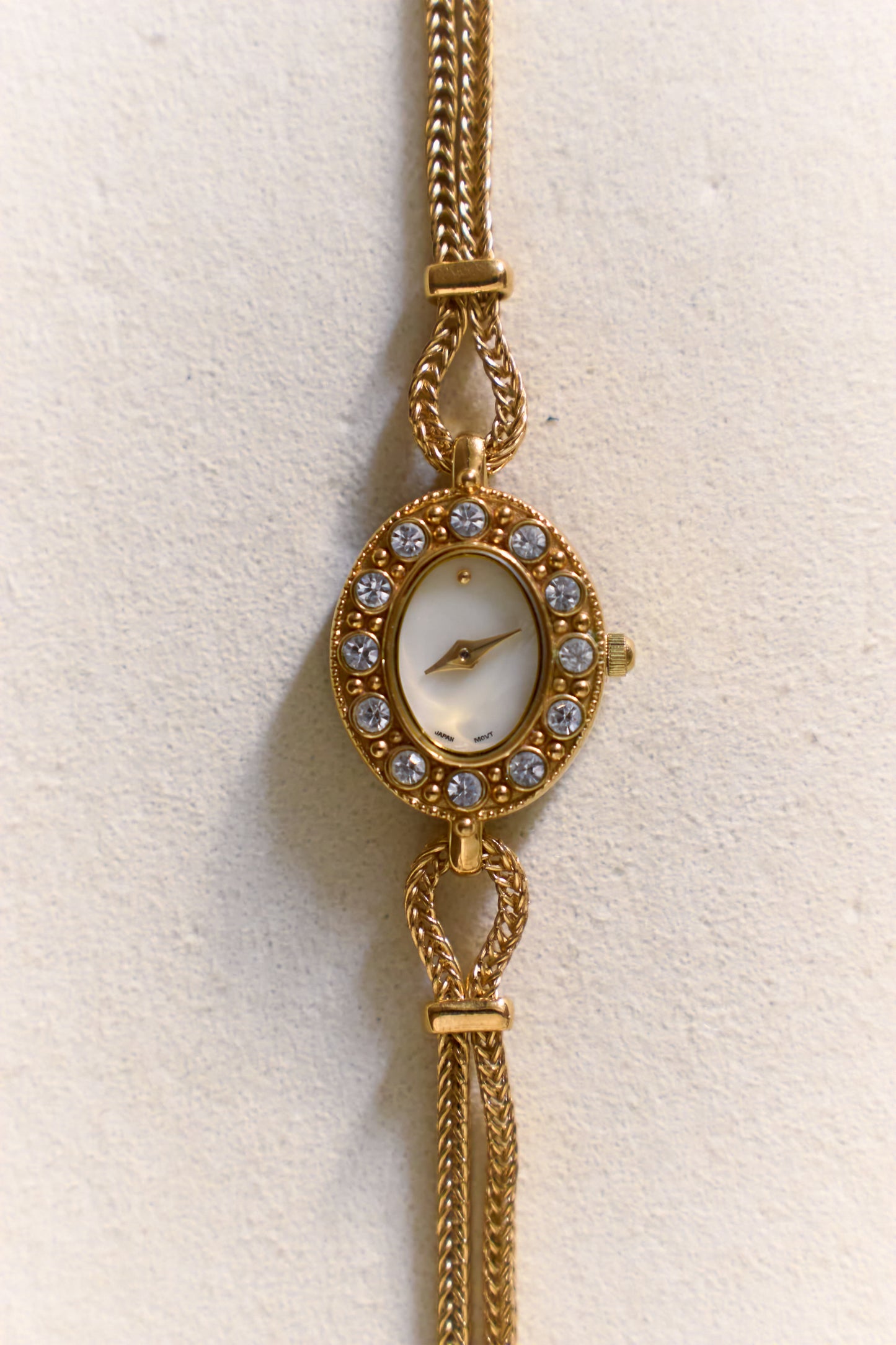 oval bezel watch