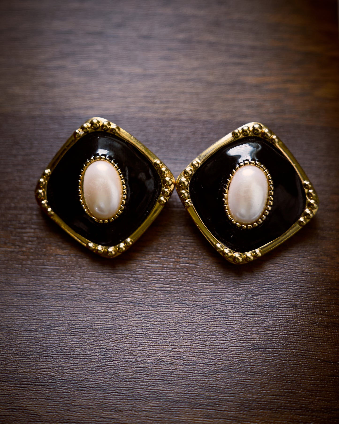 pearl black earrings