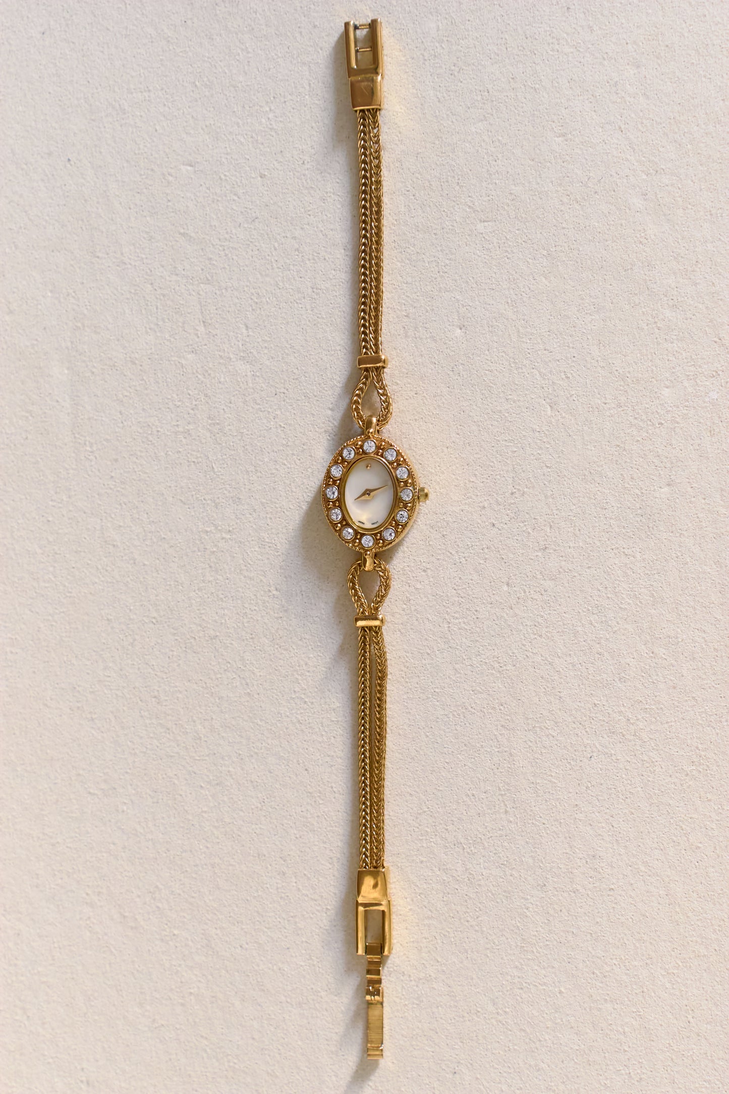 oval bezel watch
