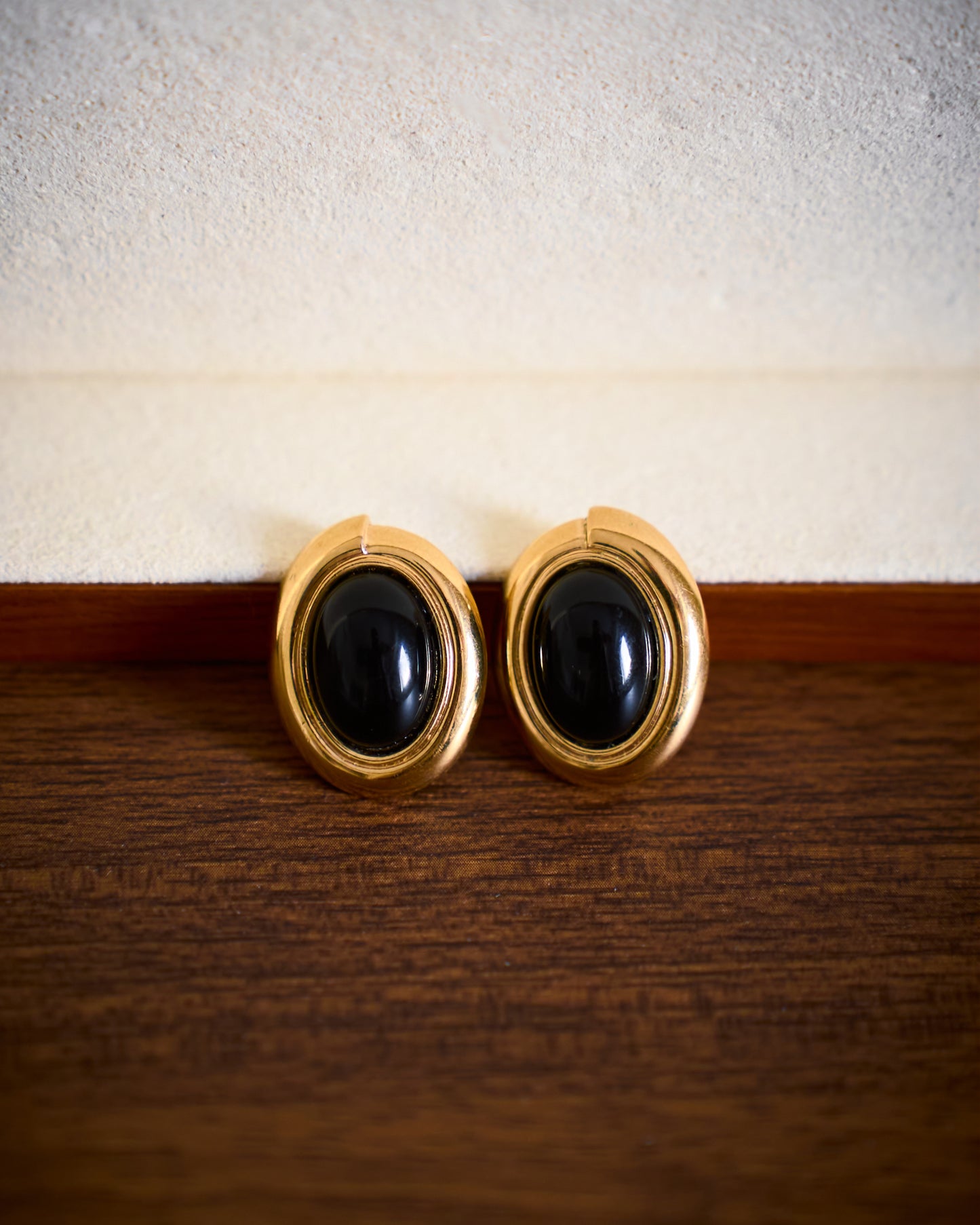 oval black earrings