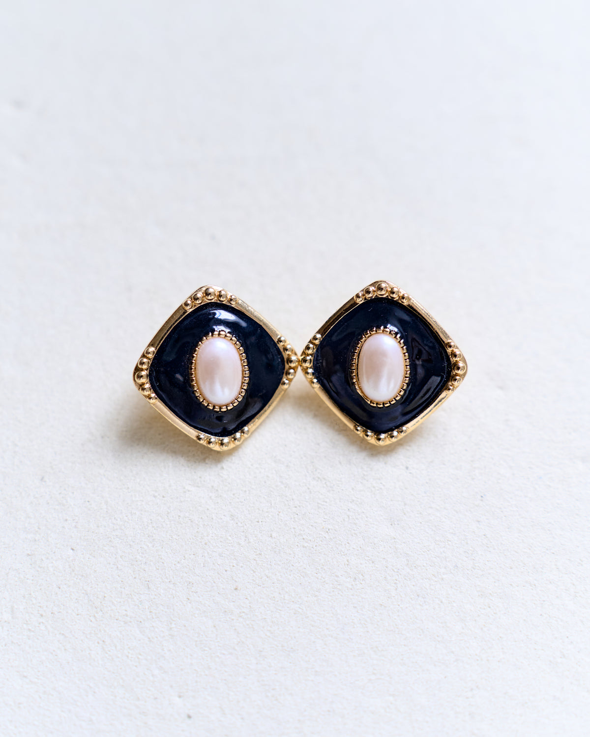 pearl black earrings